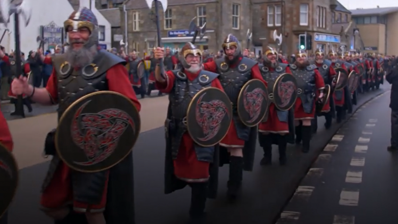 Festivali i Zjarrit në Ishujt Shetland, vikingët kthehen çdo vit për të ndezur zjarret në festën e tyre