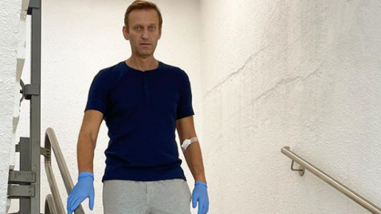 Navalny publikon fotografi, pesë ditë pas largimit nga spitali – tregon për gjendjen e tij shëndetësore