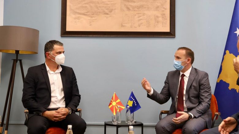 Zemaj me zëvendësministrin e Shëndetësisë së Maqedonisë flasin për situatën me pandeminë COVID-19