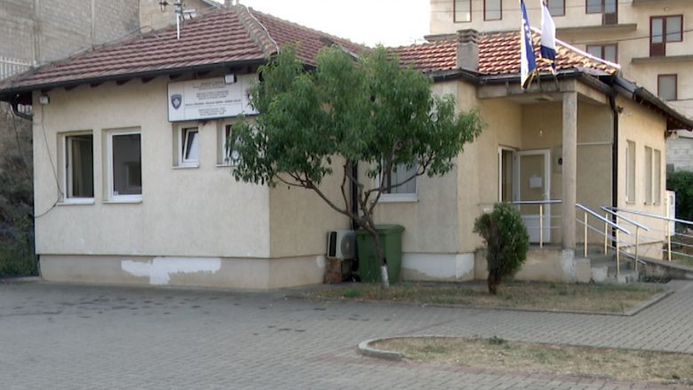 Polici zihet duke fjetur në detyrë, kolegët e tij transferohen nga Zhuri në Prizren