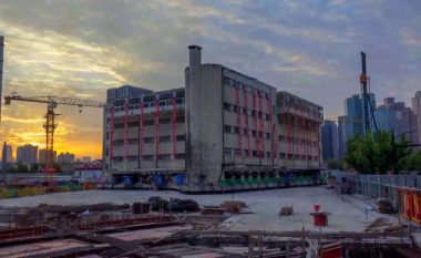 Banorët e Shangait kanë parë diçka të pazakontë: Një ndërtesë 5-katëshe “duke ecur”