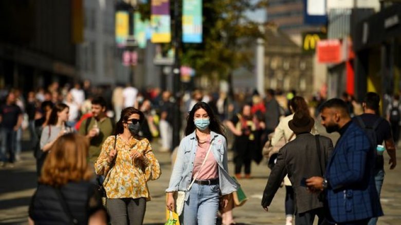 Rastet me coronavirus u dyfishuan në Angli, 120 mijë infeksione të reja brenda javës