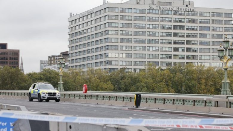 Pas një alarmi në spitalin Saint Thomas në Londër, forca të shumta rrethojnë zonën – mbyllin edhe urën Westminster