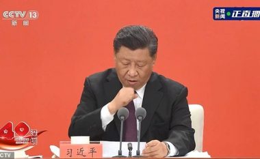 Televizioni kinez u mundua të ndërprenë transmetimin kur Xi Jinping kollitej, por ky moment nuk i shpëtoi kritikëve të presidentit kinez