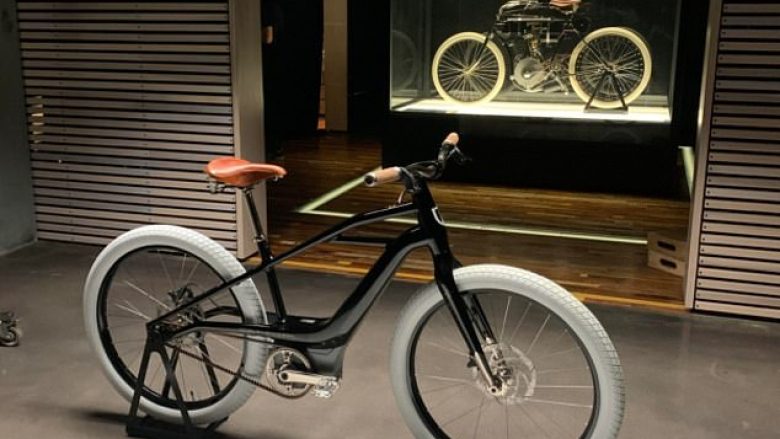 Harley-Davidson zbulon biçikletën e parë elektrike, të frymëzuar nga modeli i ri i motoçikletës së prodhuar në vitin 1903