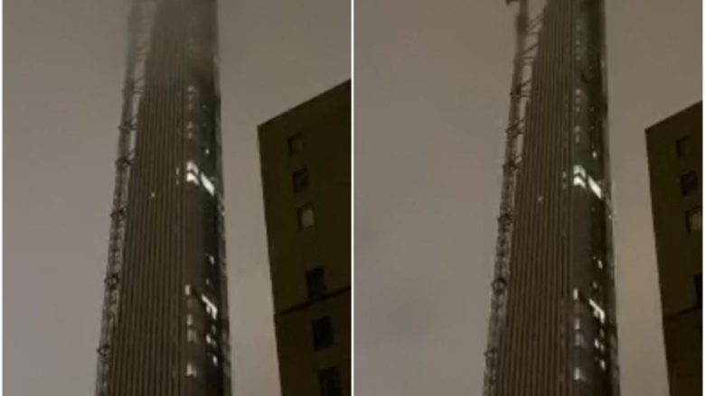 Krani gjigant filloi të sillej, copëzat e materialit ndërtimor binin në rrugë – panik në Manhattan