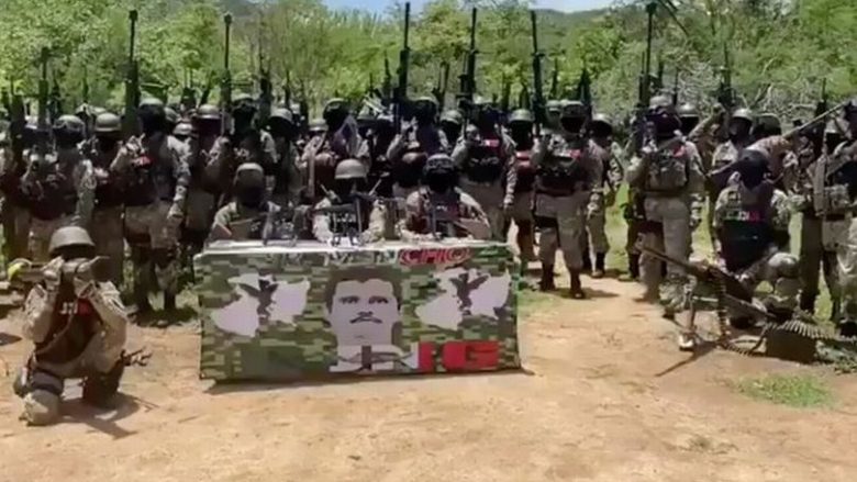 Karteli brutal meksikan ekzekuton tre trafikantë të El Chapo në stil “ISIS”