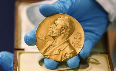 Çmimi Nobel për Fizikë i ndahet tre shkencëtarëve – Penrose, Ghez dhe Genzel