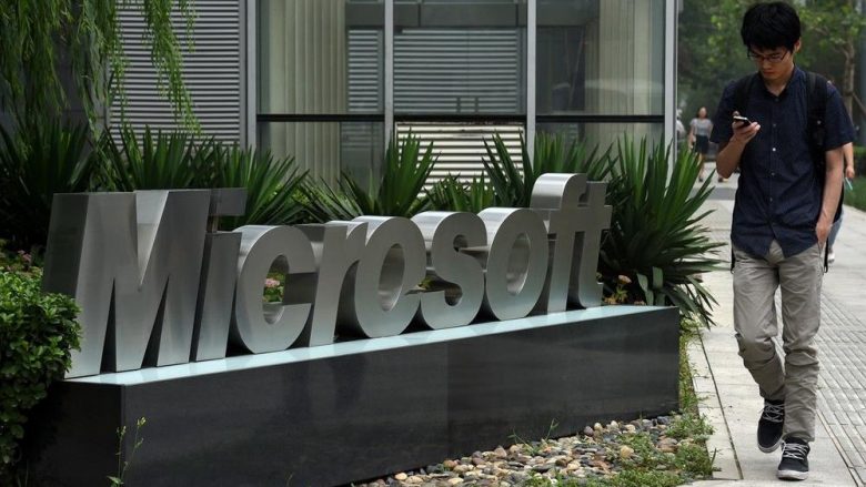 Microsoft ua mundëson punonjësve të punojnë nga shtëpia, por nga një gjë duhet të heqin dorë