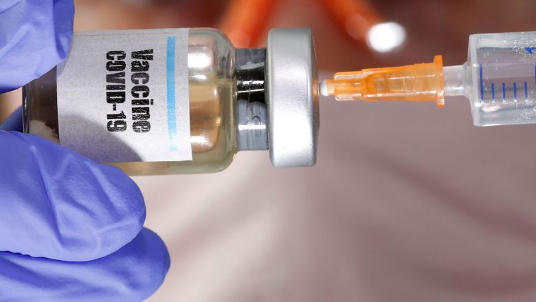 Johnson & Johnson ende nuk zbulon detajet e ndërprerjes së testit të vaksinës
