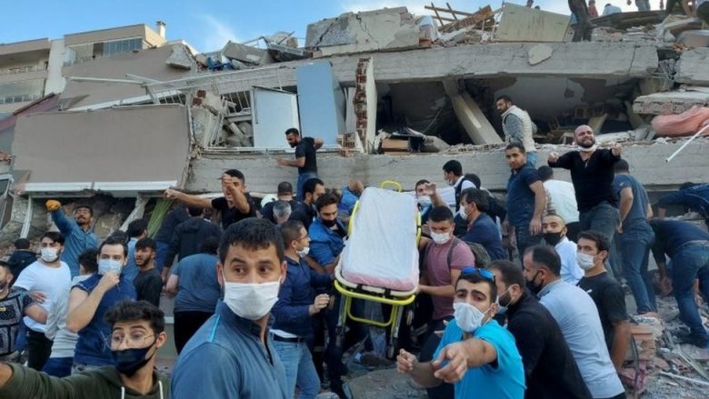 Shkon në 27 numri i të vdekurve si pasojë e tërmetit në Turqi dhe Greqi
