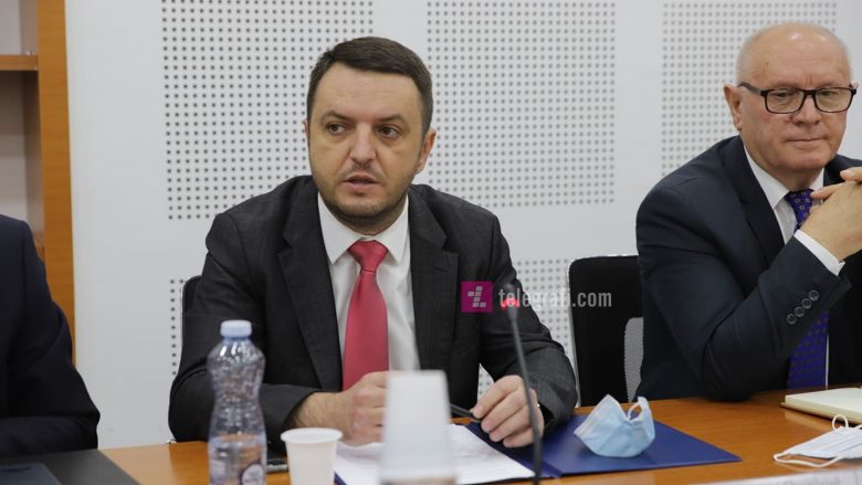 Opozita kritikon qeverinë për të pagjeturit, Selimi: Kjo çështje do të përfshihet në marrëveshjen finale
