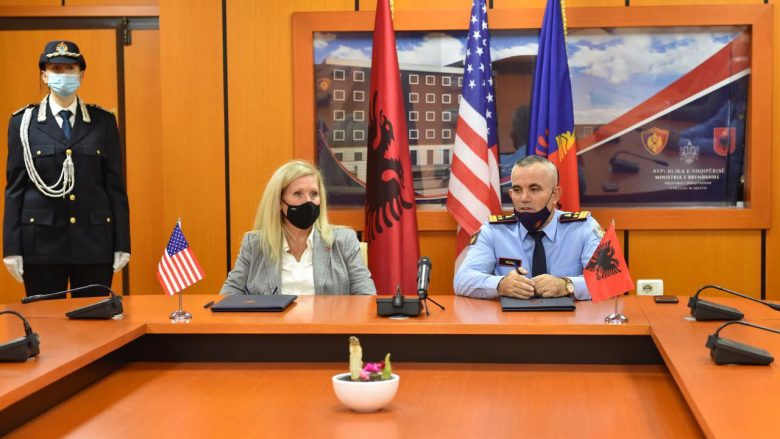 Krijohet njësia e përbashkët policore Shqipëri-SHBA, do të luftojë falsifikimin e vizave