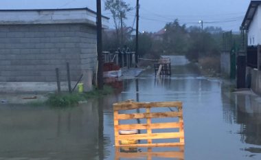 Shiu shkakton vërshime në disa lagje të Pejës