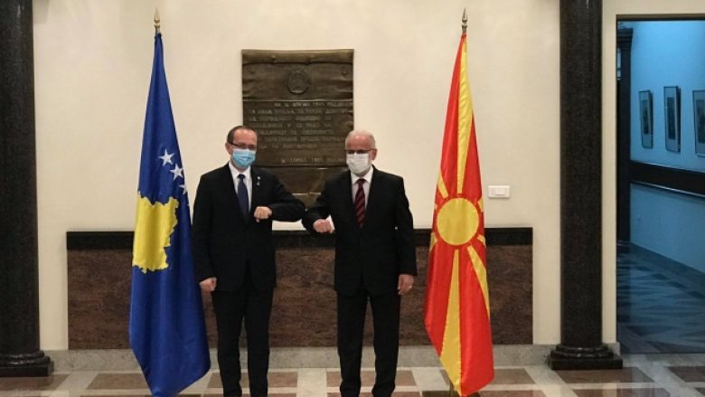 ​Hoti takon kryetarin e Kuvendit të Maqedonisë së Veriut