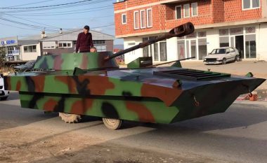 Publikohet video e një qytetari kosovar me automjetin që i ngjan tankut, thuhet se e ka ndërtuar vet