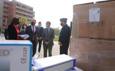 Ministria e Shëndetësisë pranon një donacion me pajisje mbështetëse për oksigjen nga SHBA