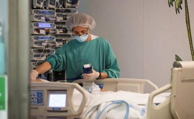 Familja amerikane padit spitalin, nuk duan ta heqin foshnjën e tyre nga aparatet që e mbajnë gjallë: Spitali thotë se foshnja ka vdekur