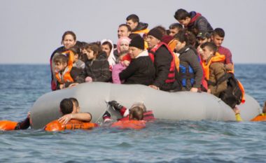 Fundoset një anije në Tunizi, vdesin të paktën 11 migrantë