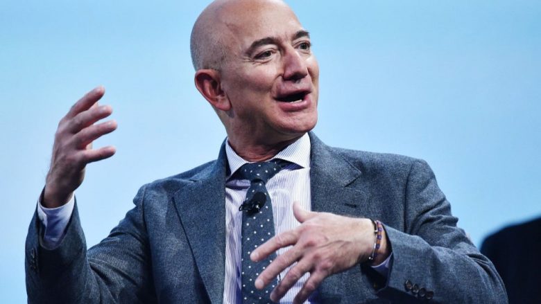 Dëshironi të punësoheni në Amazon: Jeff Bezos iu shtron këto tri pyetje kandidatëve