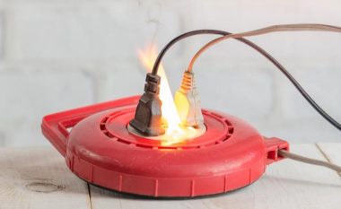 Sinjalet paralajmëruese: Këto pesë gjëra u paraprinë goditjeve elektrike dhe zjarrit në shtëpi!