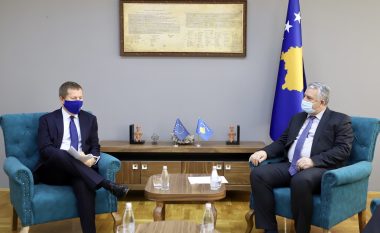 Veliu takon ambasadorin e BE-së, Szunyog, flasin për rendin në Kosovë