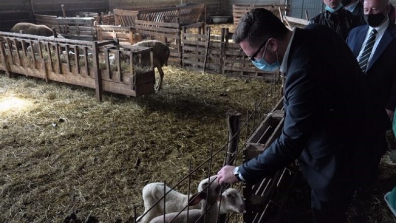 Ministri Mustafa viziton Ferizajn, dy herë subvencione për fermerët