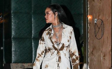 Rihanna shfaqet plot stil, ndërsa xhiron klipin e ri në Los Angeles