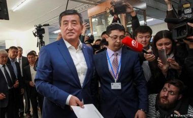 Jeenbekov jep dorëheqje: Nuk dua të kujtohem si president për të cilin u derdh gjak në Kirgistan
