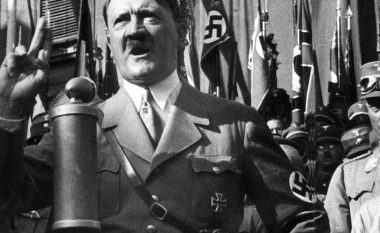 Dorëshkrimet e Hitlerit shiten në ankand ‘mbi çmimin e kërkuar’