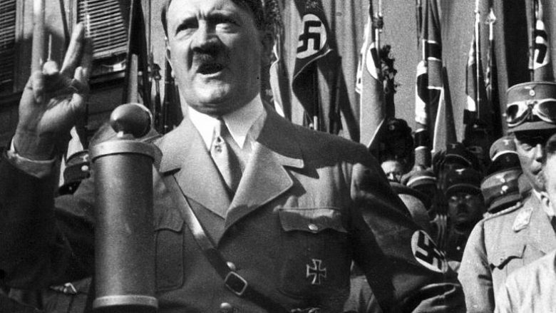 Dorëshkrimet e Hitlerit shiten në ankand ‘mbi çmimin e kërkuar’