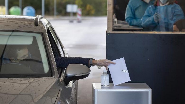 Edhe personat e prekur me coronavirus votojnë në Lituani, por në “qendrat speciale” të vendvotimeve