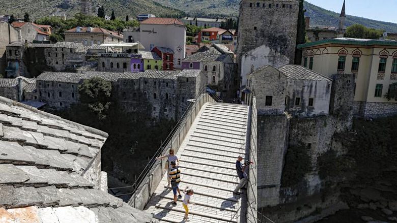 Rrëfimi për Mostarin, qytetin në Bosnjë dhe Hercegovinë që nuk ka pasur zgjedhje lokale për 12 vjet