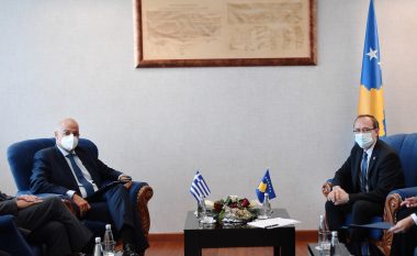 Hoti dhe ministri grek flasin për ndihmën e Greqisë në rrugëtimin euro-atlantik të Kosovës