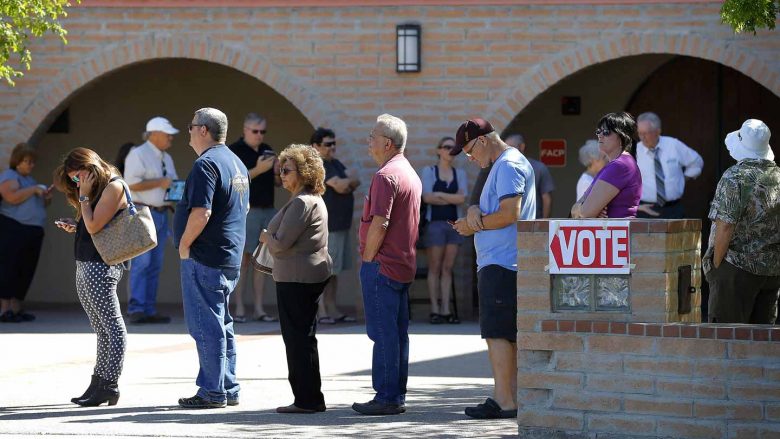 Amerika tashmë po voton, votuesit po presin deri 11 orë në radhë