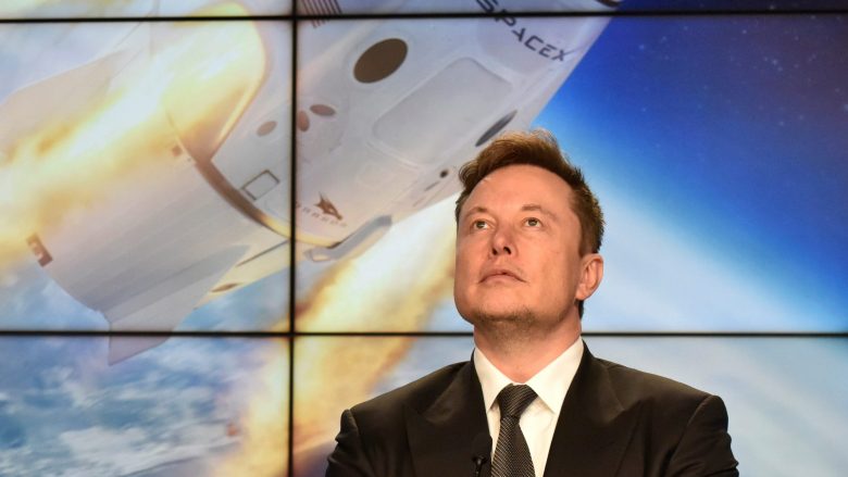 Eksperti i hapësirës ajrore tregon se pse SpaceX e Elon Musk vazhdon të fitojë kontrata ushtarake amerikane