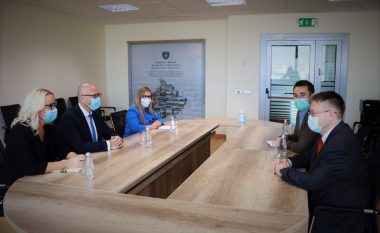 Rakiq takon ambasadorin britanik, flasin për situatën e sigurisë dhe zgjedhjet e ardhshme në Mitrovicën e Veriut dhe Podujevë