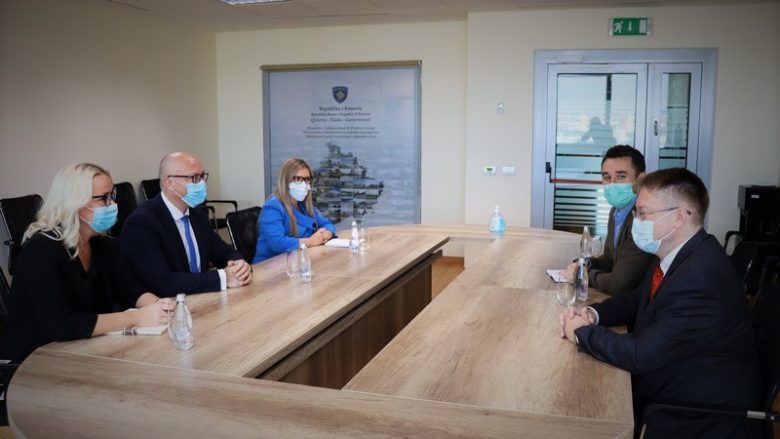 Rakiq takon ambasadorin britanik, flasin për situatën e sigurisë dhe zgjedhjet e ardhshme në Mitrovicën e Veriut dhe Podujevë