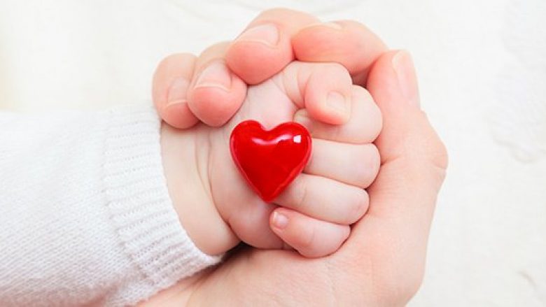 Njerëzit e lindur me defekte të zemrës përballen me rreziqe më të ulëta të COVID-19