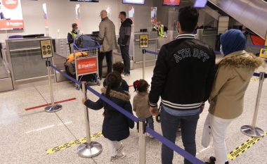Migrantët kthehen në shtëpi me programin AVRR