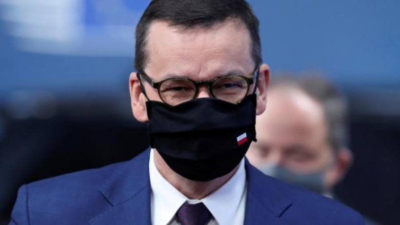 Pasi kontaktoi një person që rezultoi pozitiv me coronavirus, kryeministri polak i nënshtrohet karantinës