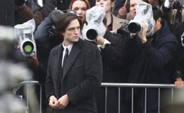 Robert Pattinson rikthehet në xhirime të “The Batman” pas shërimit nga coronavirusi