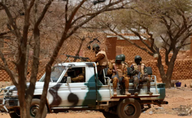 Xhihadistët kanë vrarë rreth 20 vetë në sulmet në tre fshatra në veri të Burkina Faso