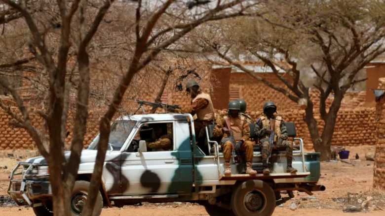 Xhihadistët kanë vrarë rreth 20 vetë në sulmet në tre fshatra në veri të Burkina Faso
