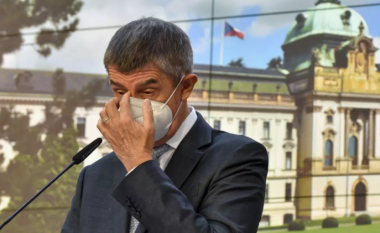 Kryeministri çek u kërkon falje njerëzve, madje pesë herë – ndërsa vendi vuan nga vala e dytë e coronavirusit në Evropë