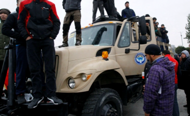 Gjendje e jashtëzakonshme, urdhërohet aktivizimi i ushtrisë – në kryeqytetin e Kirgistanit raportohet edhe për të shtëna armësh