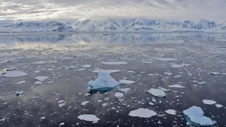 Humbja e akullit rrit temperaturat globale