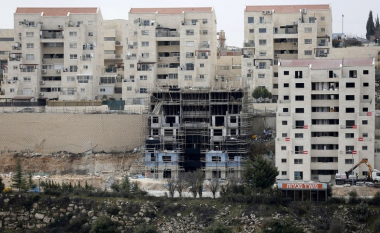 Izraeli po ndërton më shumë se dy mijë njësi të reja banimi në Bregun Perëndimor