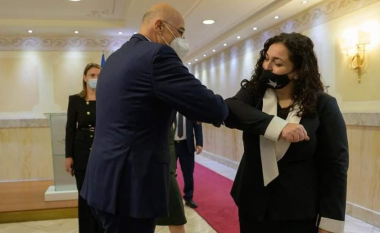 Osmani takon ministrin e Jashtëm të Greqisë, Nikos Dendias, kërkon njohjen formale të shtetit të Kosovës
