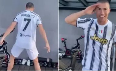 Cristiano Ronaldo vesh fanellën dhe iu dërgon mesazh lojtarëve të Juventusit para ndeshjes me Barcelonën